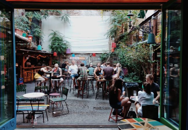 szimpla kert-budapest-ruin bar By Liam McKay/ Unsplash
