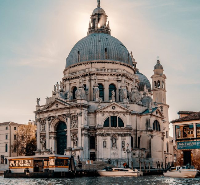 Basilica di Santa Maria della Salute By  Juan Martin Lopez/Unsplash